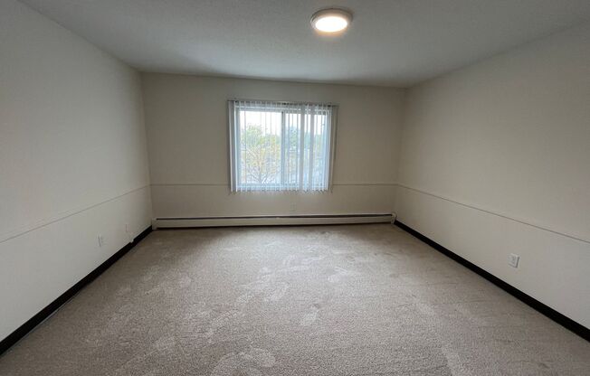 2 beds, 1 bath, 975 sqft, $1,490, Unit 2700-226