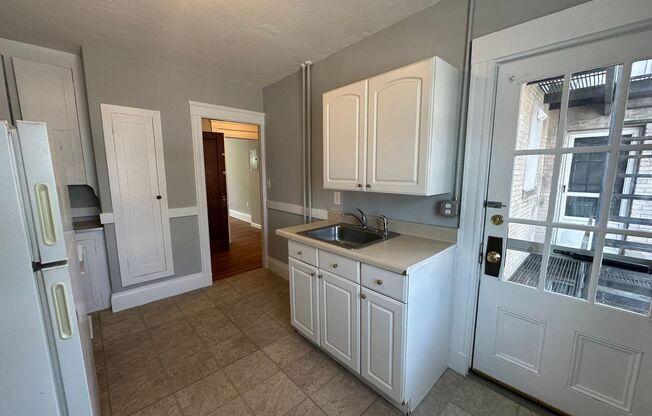 Studio, 1 bath, $1,950, Unit 12 Brooks Park #7