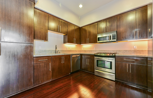 10878 Bloomfield St Apt 404