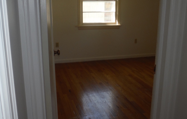 2 beds, 1 bath, $1,700, Unit 1205