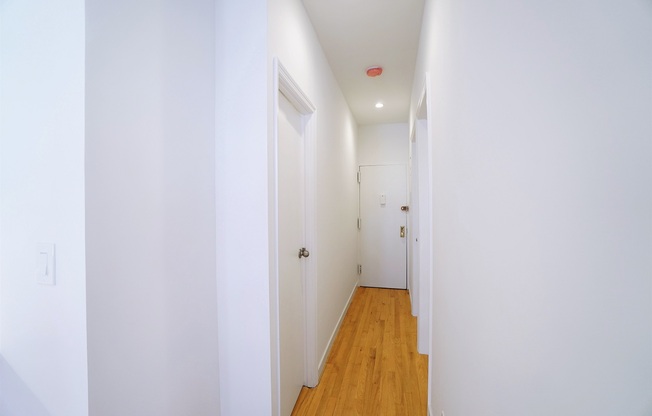 2 beds, 1 bath, $3,950, Unit 4