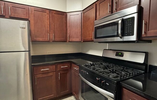 1 bed, 1 bath, 695 sqft, $1,645, Unit 810-2L