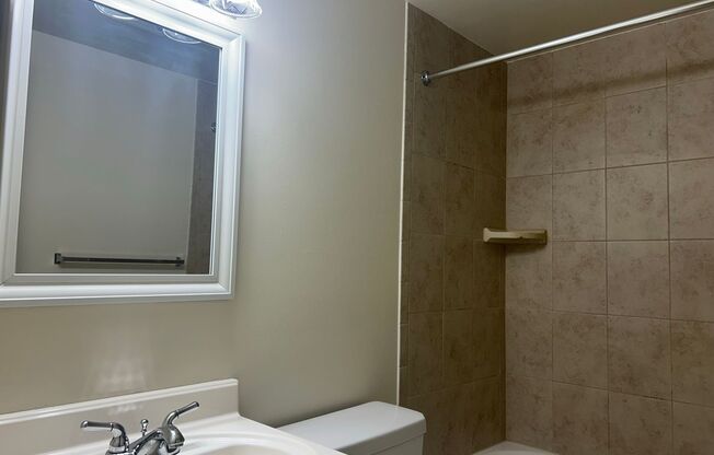 2 beds, 1 bath, 900 sqft, $1,770, Unit 00 - O- 3