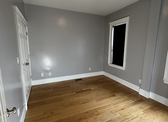 144 W 8 ST