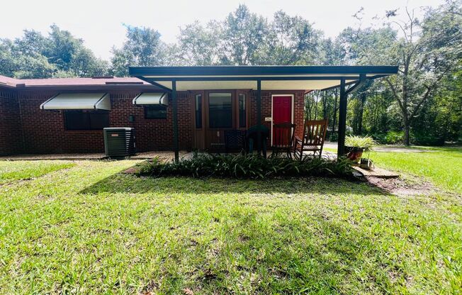 Middleburg home with a country living feel