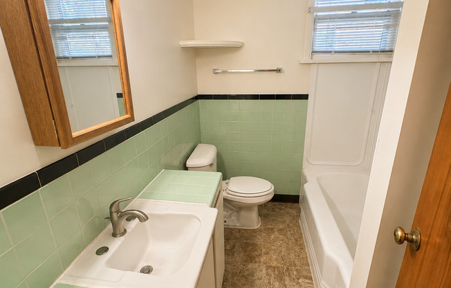 1 bed, 1 bath, $1,100, Unit 19.5