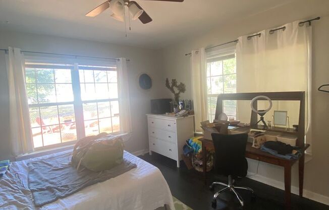 2 beds, 1 bath, 810 sqft, $1,095