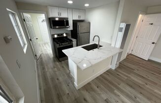 Remodeled 2 bedroom 1 bath Detached House