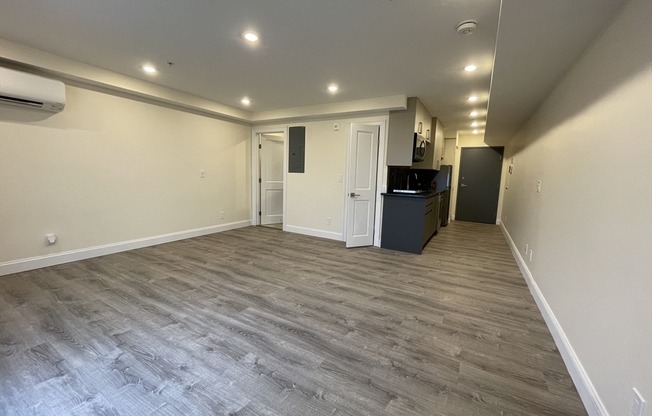 Studio, 1 bath, 550 sqft, $2,500, Unit 402