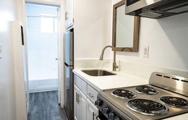 Studio, 1 bath, 350 sqft, $1,748, Unit 06