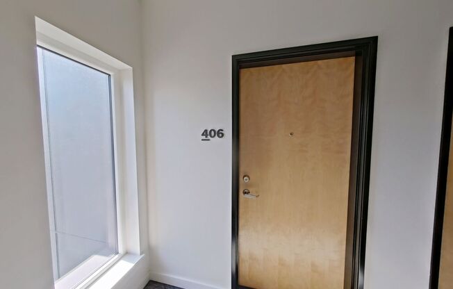 Studio, 1 bath, 331 sqft, $1,175, Unit 406