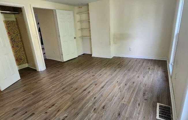 5 beds, 1 bath, $1,500