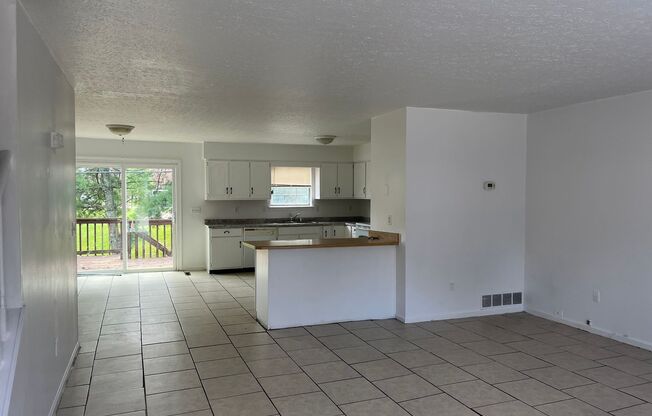 3 beds, 2 baths, $1,350