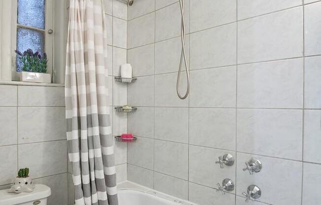 228 W 16 ST