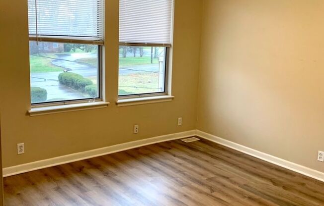 2 Bedroom 1.5 Bath Duplex near Dan Mills in Inglewood  $1450/mo