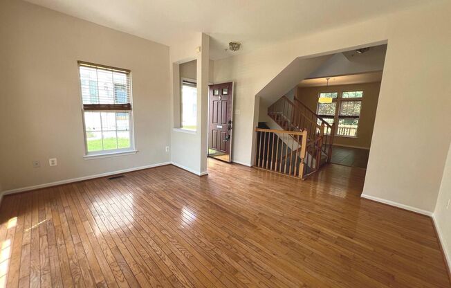 Beautiful End of Group 3bd 2/2bth Townhome with attached 1 Car Garage in Owings MIlls New Town