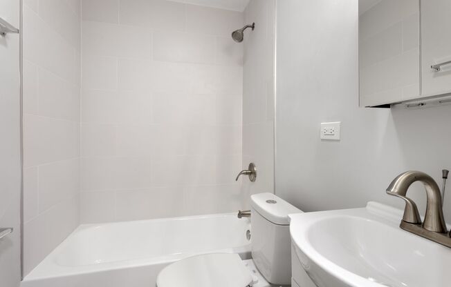 2 beds, 1 bath, 430 sqft, $1,950, Unit 1G