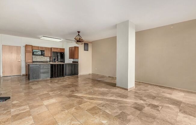 2 beds, 2 baths, $2,100, Unit # 523