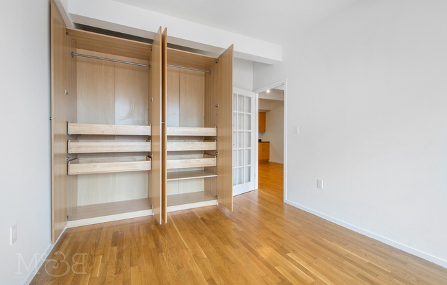 2 beds, 1 bath, $4,300, Unit 5B