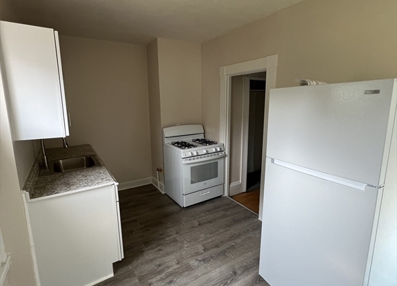 1 bed, 1 bath, 900 sqft, $2,200, Unit 2nd Floor