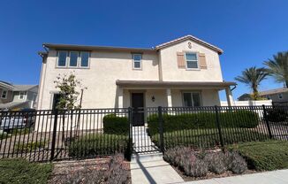 3 bed, 2 1/2 bath home in Los Agaves Community!