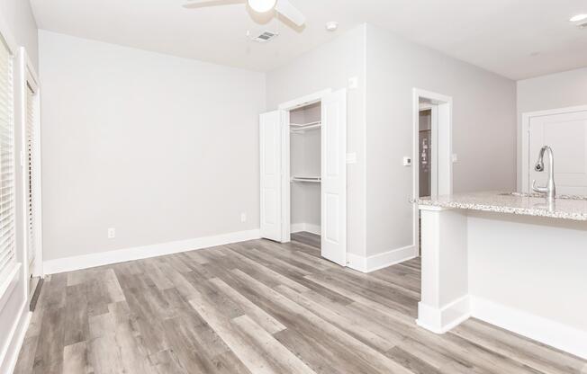Studio, 1 bath, 557 sqft, $800