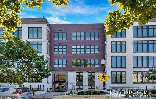 1345 K ST SE