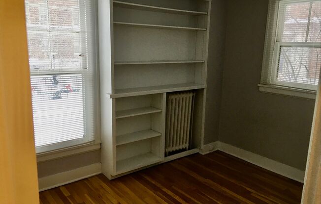 2 beds, 1 bath, 962 sqft, $1,525, Unit 1K