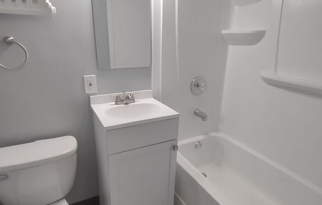 2 beds, 1 bath, 639 sqft, $1,175, Unit 206