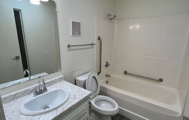2 beds, 2 baths, 1,050 sqft, $1,670, Unit 1020N