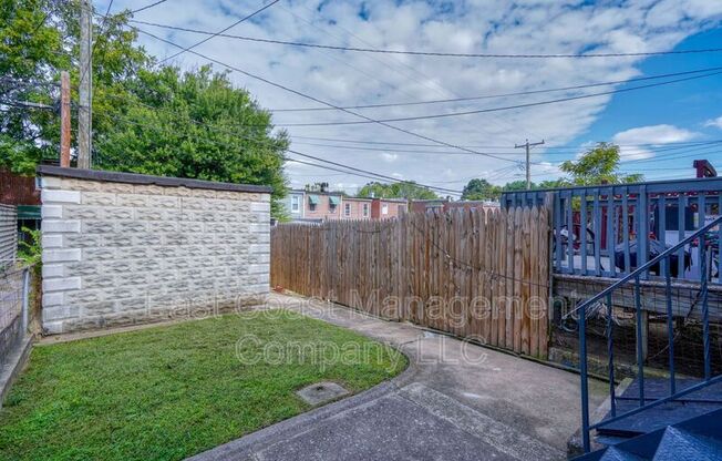 2756 Pelham Ave