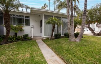 *OPEN HOUSE: 8/23 10-11AM* 2 BR Only 1 Block from the Ocean! Garage Available