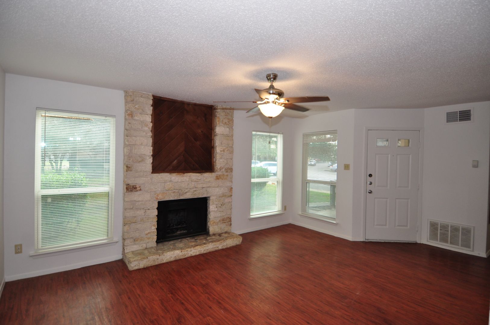 New Carpet! New Vinyl Flooring! New Paint!
