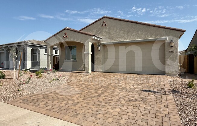 8810 W PASADENA AVE