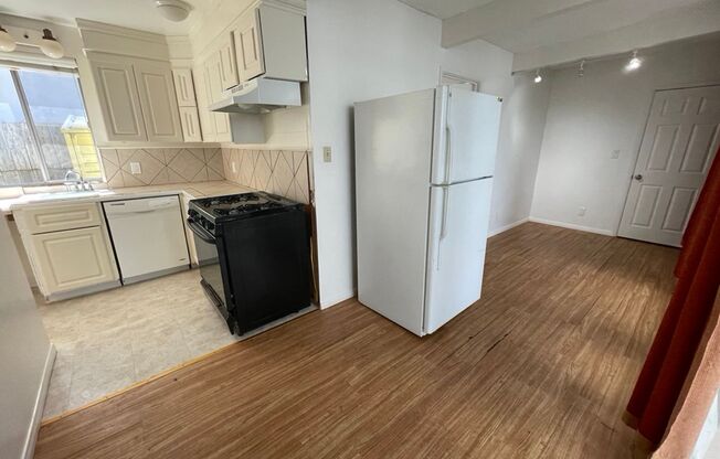 2 beds, 2 baths, $4,000, Unit A