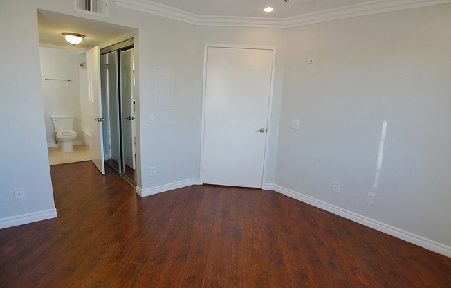 2 beds, 2 baths, 960 sqft, $2,850, Unit 102