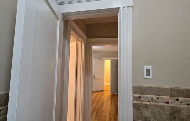 Short walk to Longwood! Steps to T! Large 1 bedroom w/Cute kitchen with eat-in alcove! (7/1)