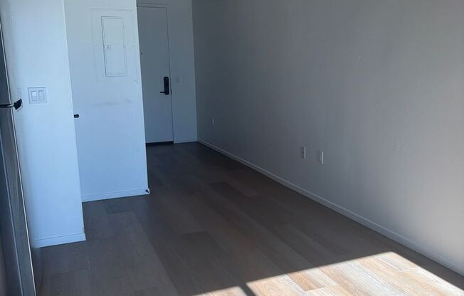 Studio, 1 bath, 320 sqft, $2,095, Unit 802