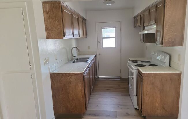 2 beds, 1 bath, $2,500, Unit # MOB