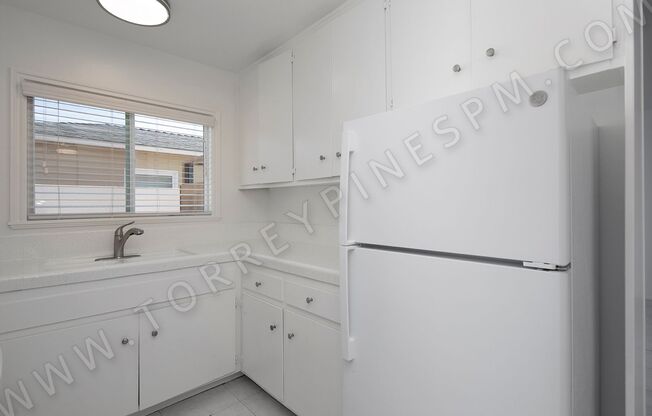 Downstairs Two Bedroom One Bathroom in Pacific Beach!