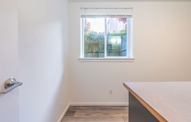 Studio, 1 bath, 220 sqft, $829, Unit 8F