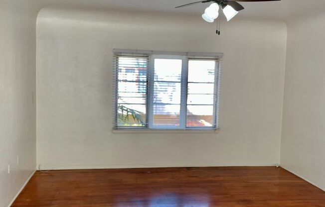 1 bed, 1 bath, $2,495, Unit 2352 1/2