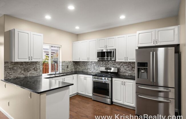 Charming **UPDATED** 3 BD* 2.5 BA* Single Family Home In Lovely Hidden Creek Community In Hillsboro
