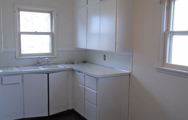 2 beds, 1 bath, $1,250