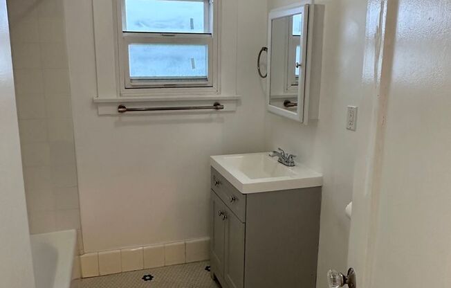 2 beds, 1 bath, $2,695, Unit 2444