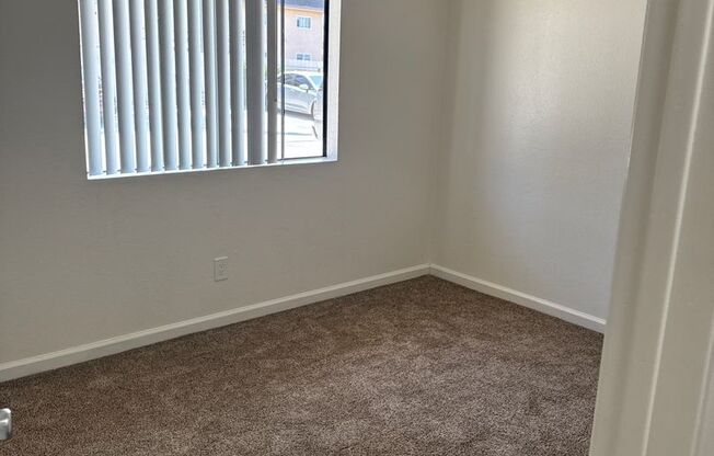 2 beds, 1 bath, 594 sqft, $2,095, Unit 1340-16