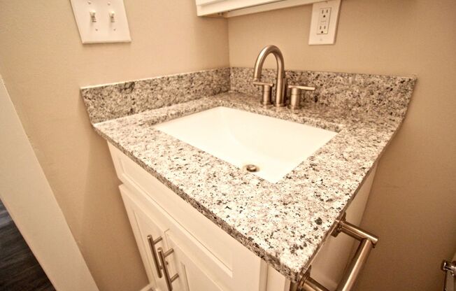 2 beds, 1 bath, 803 sqft, $1,425, Unit 4912-04