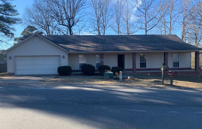 2103 Cedar Ridge Dr., Benton AR 72015 - Large 3 or 4br 2ba just off Northshore Dr.