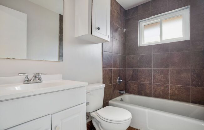 2 beds, 1 bath, 700 sqft, $945, Unit 9002