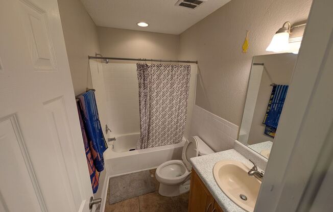 2 beds, 2 baths, $1,600, Unit # 16202